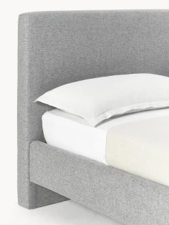 Letto imbottito con piedini in legno Giulia