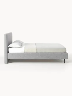 Letto imbottito con piedini in legno Giulia