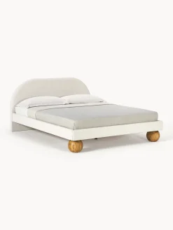 Letto imbottito con piedini rotondi in legno di quercia Rena