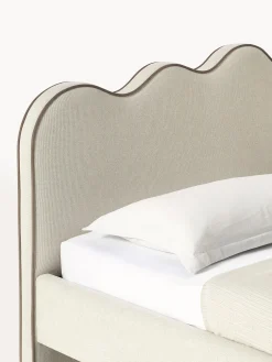 Letto imbottito con testiera ondulata Romy