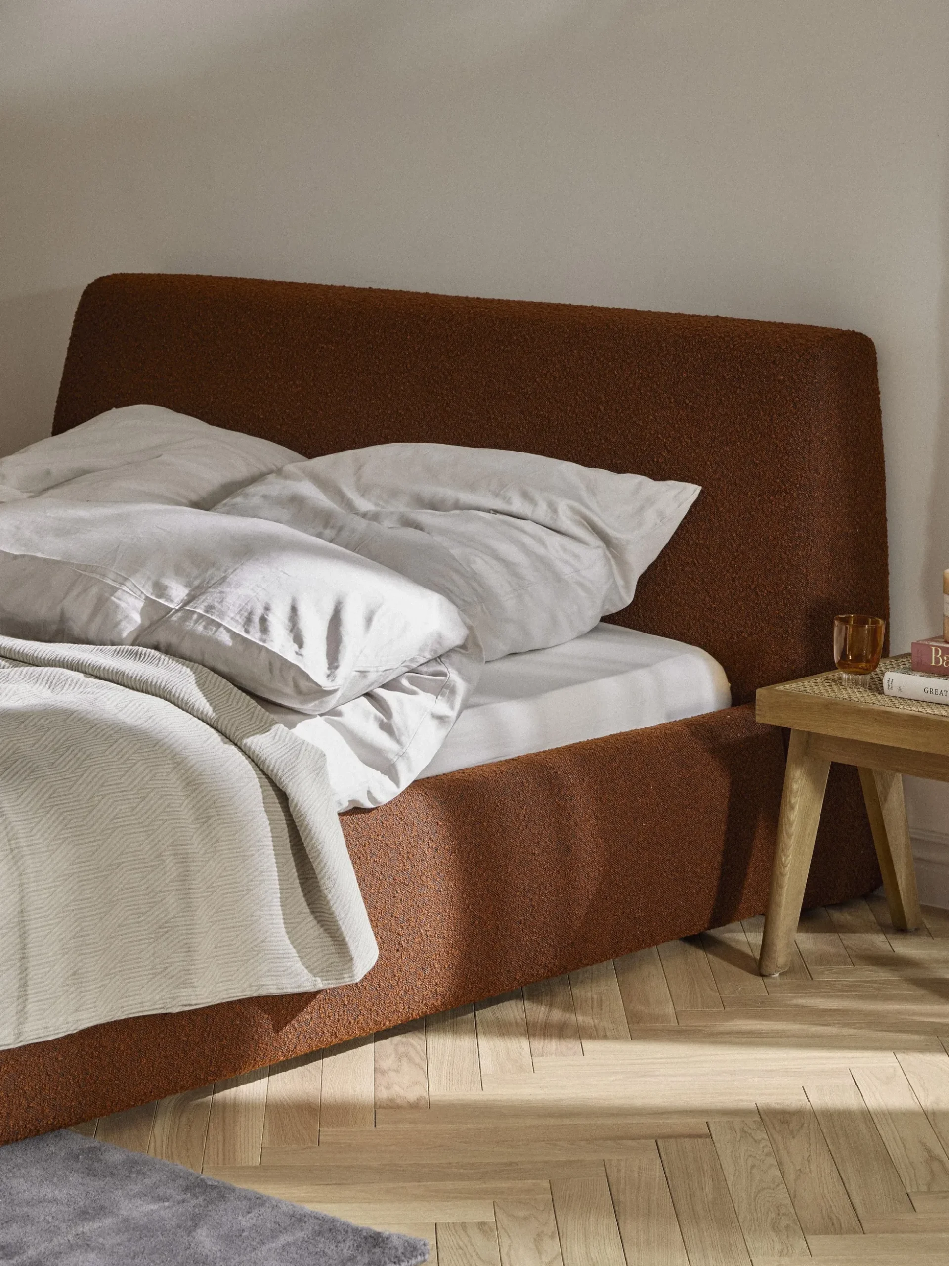 Letto imbottito in bouclé Cloud