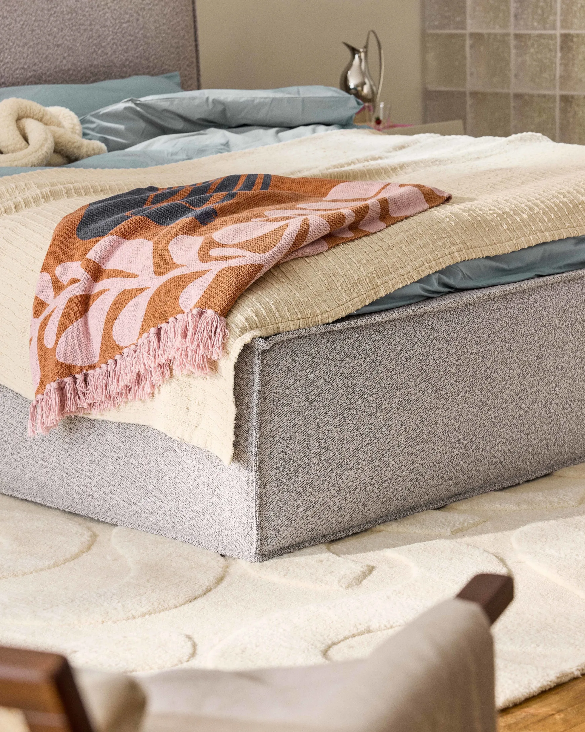 Letto imbottito in bouclé con contenitore Dream