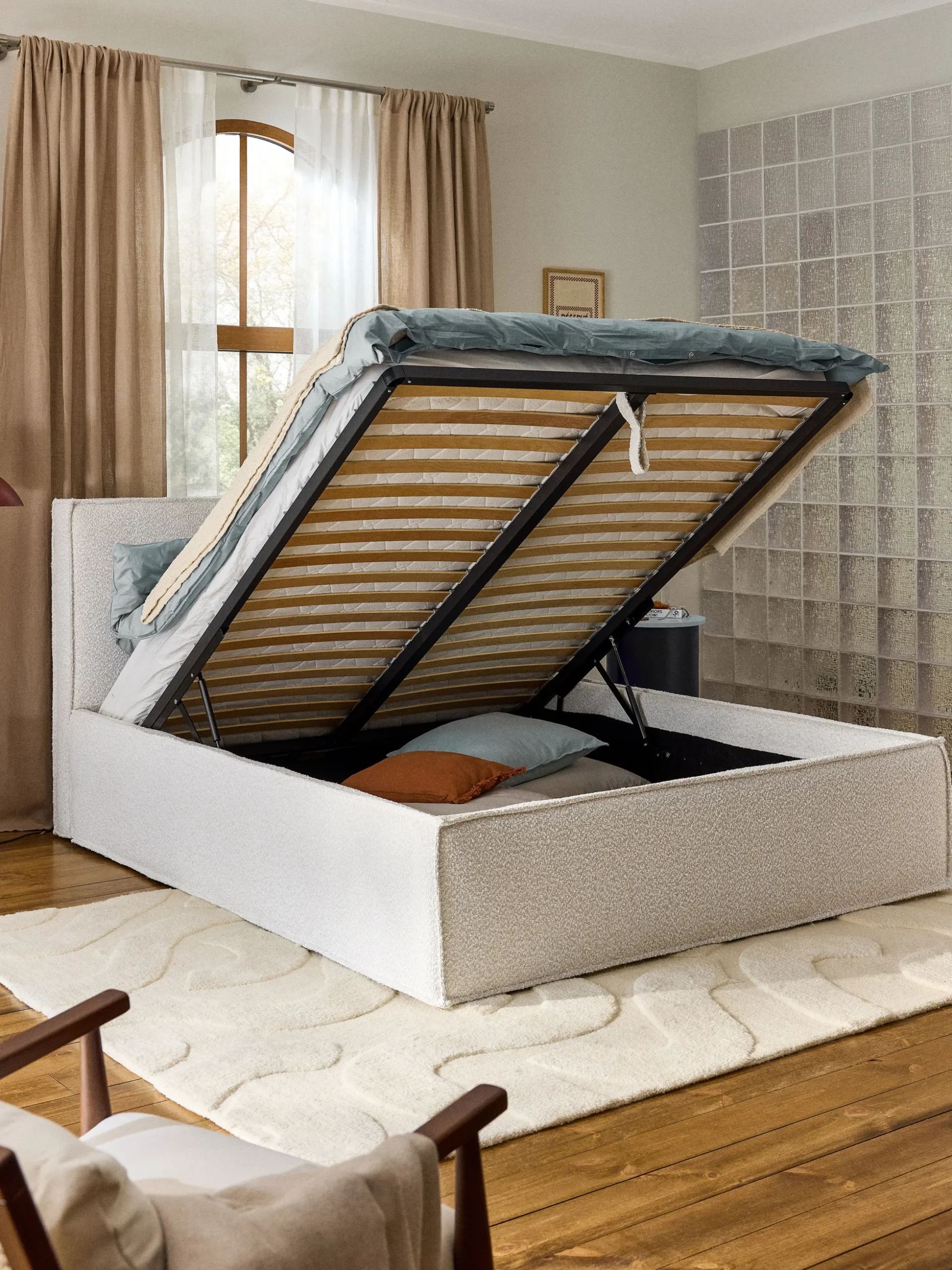 Letto imbottito in bouclé con contenitore Dream
