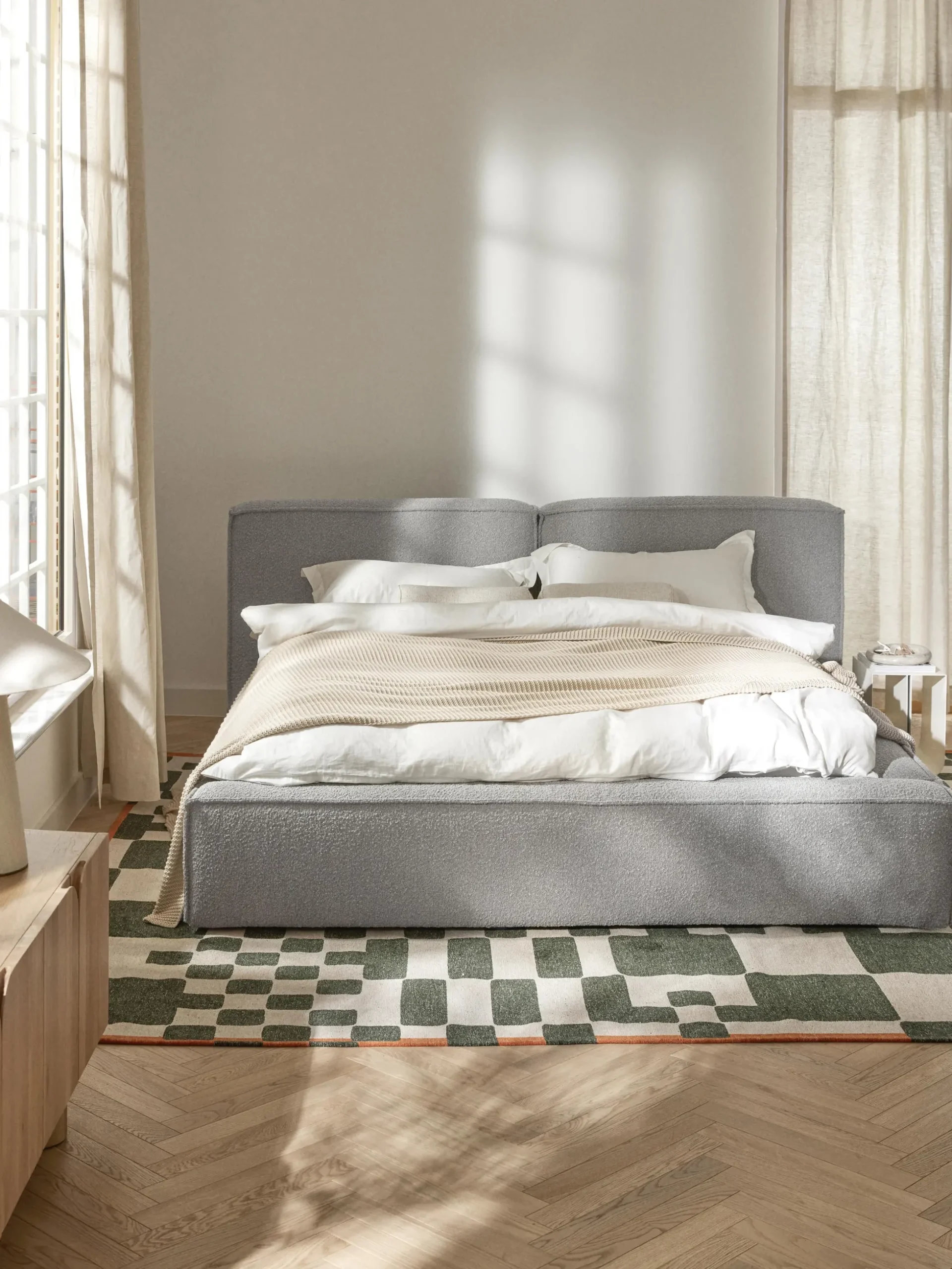 Letto imbottito in bouclé con contenitore Lennon