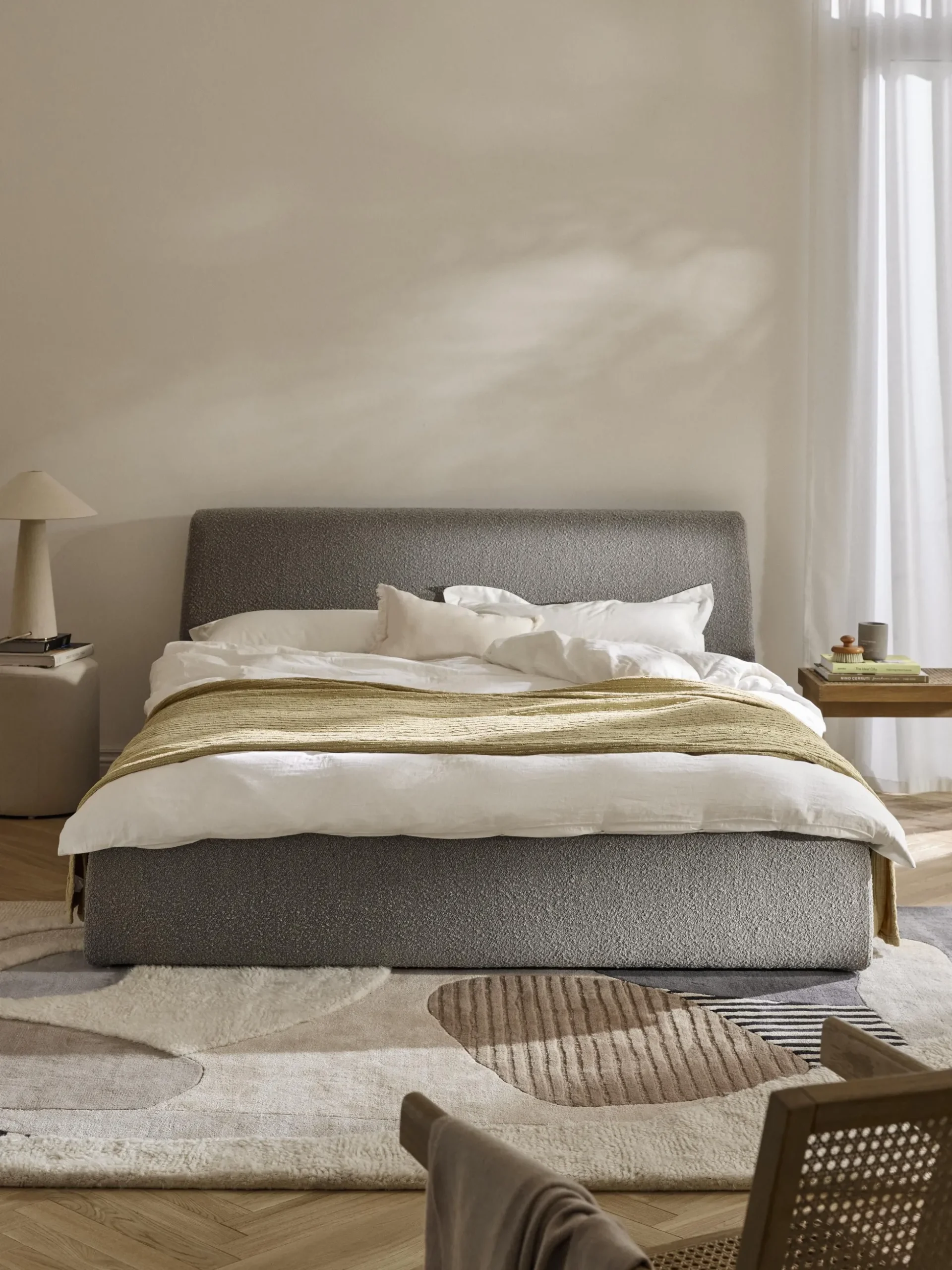 Letto imbottito in bouclé con contenitore Cloud