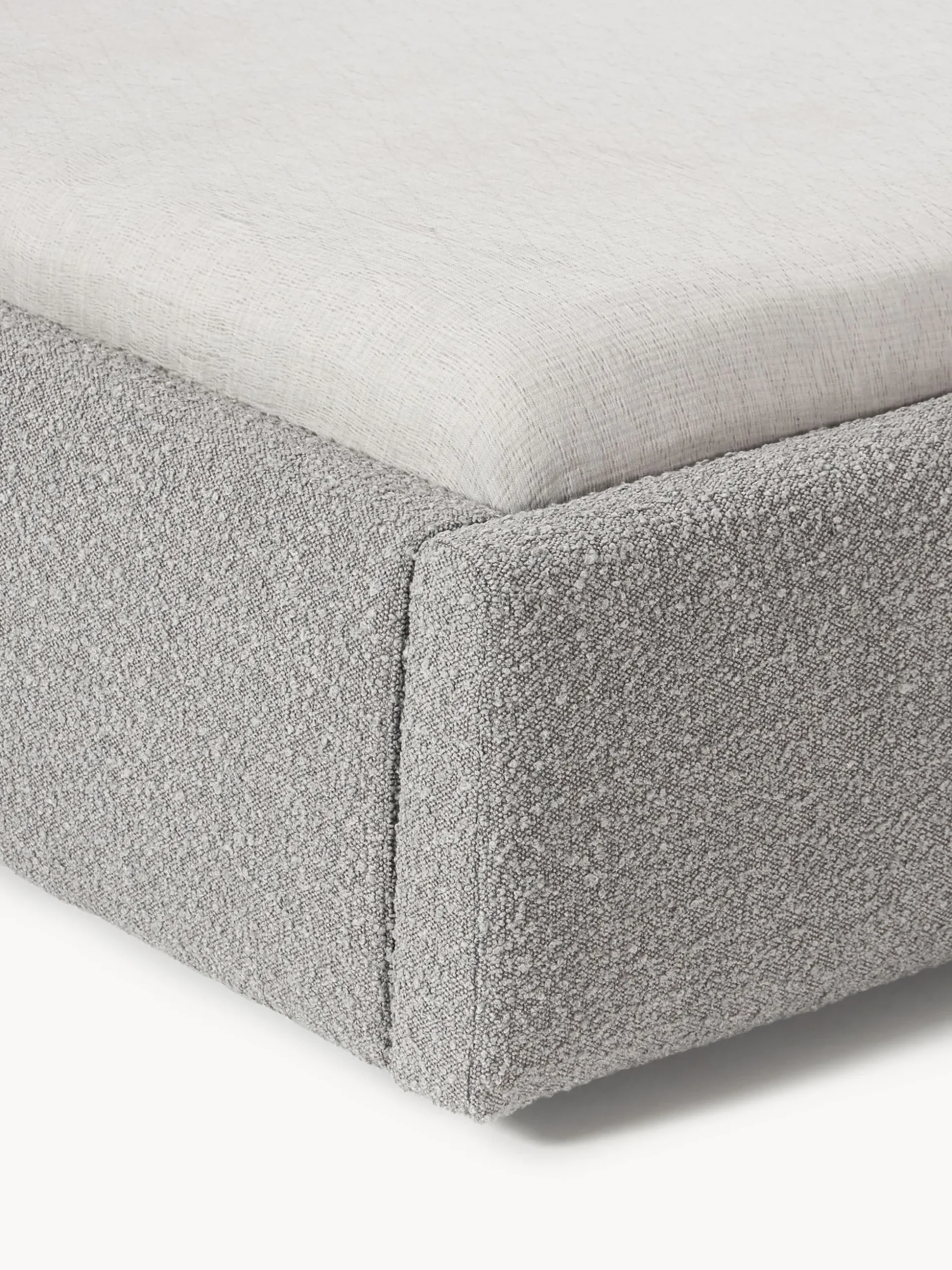 Letto imbottito in bouclé con contenitore Cloud