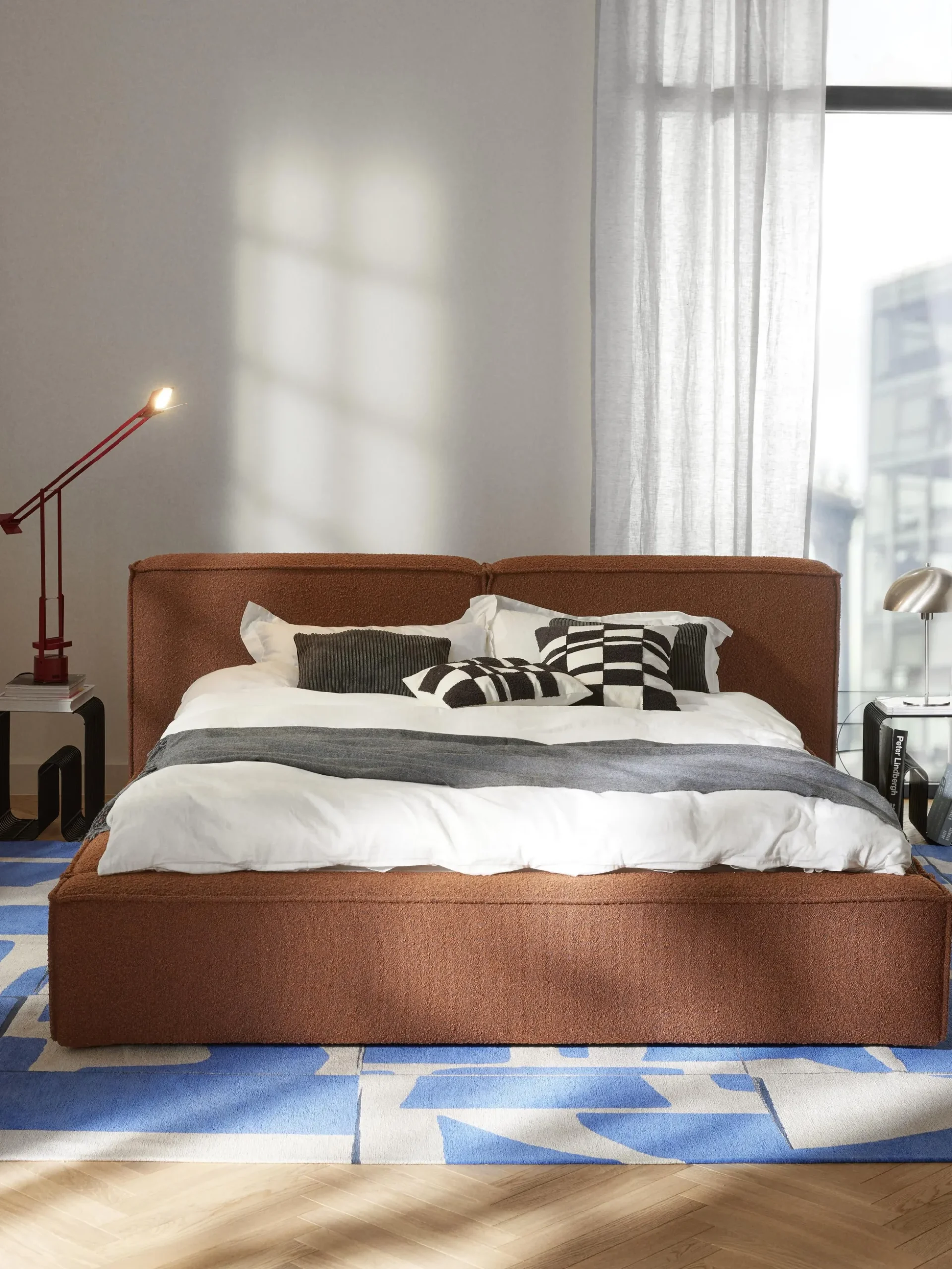 Letto imbottito in bouclé con contenitore Lennon