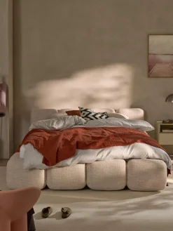 Letto imbottito in bouclé Tayla