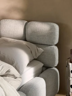 Letto imbottito in bouclé Tayla