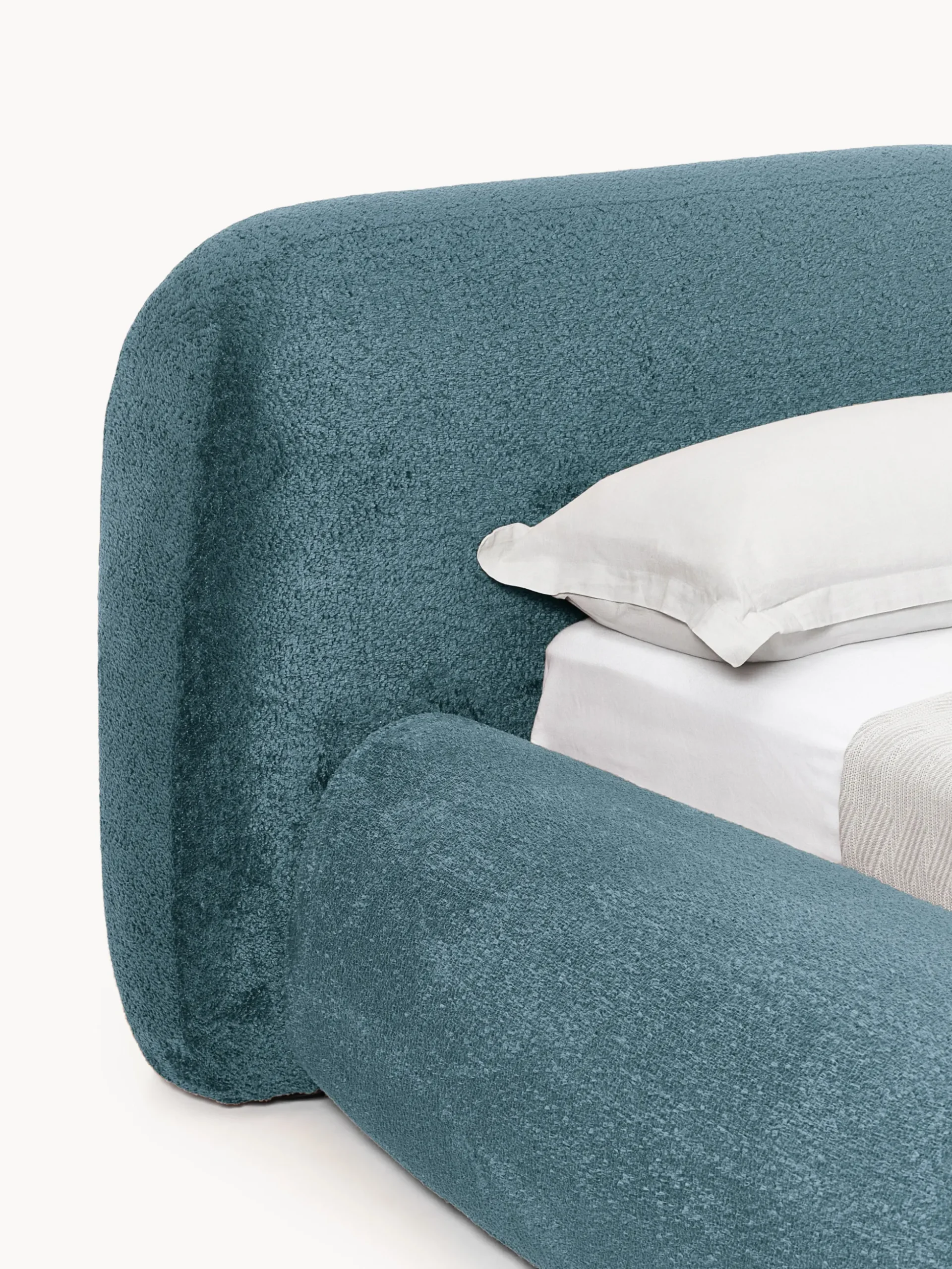Letto imbottito in teddy bouclé con contenitore Wolke
