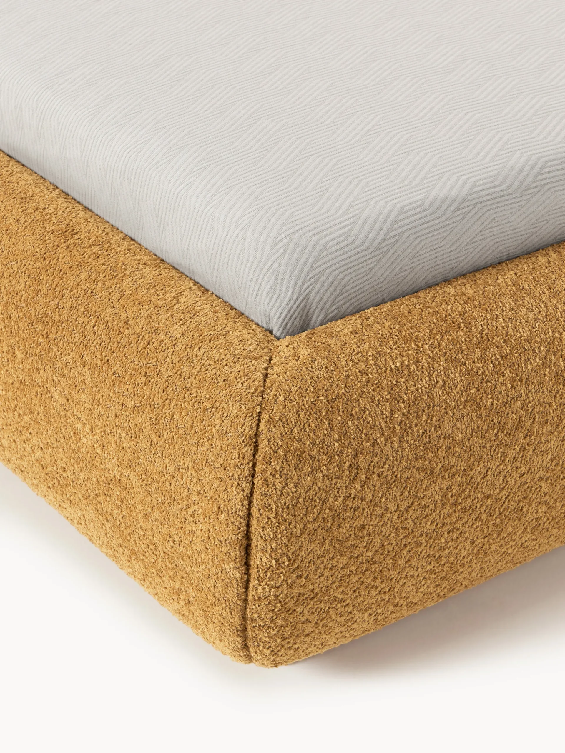 Letto imbottito in teddy bouclé Alba