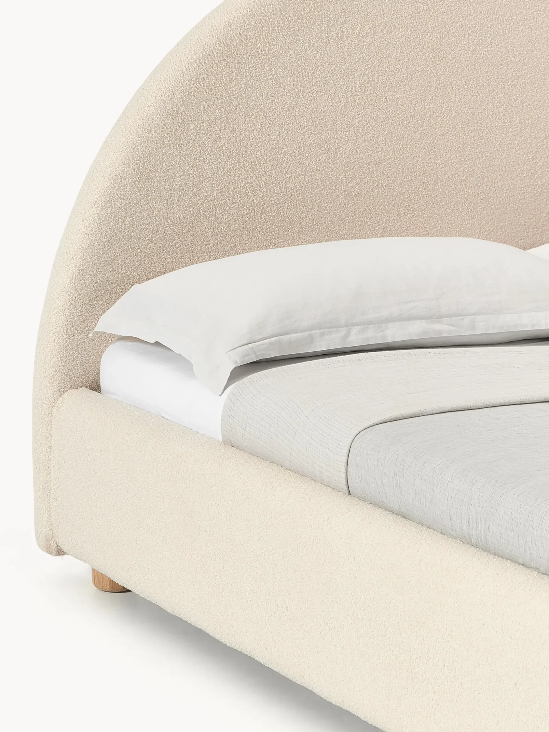 Letto imbottito in teddy Ebba