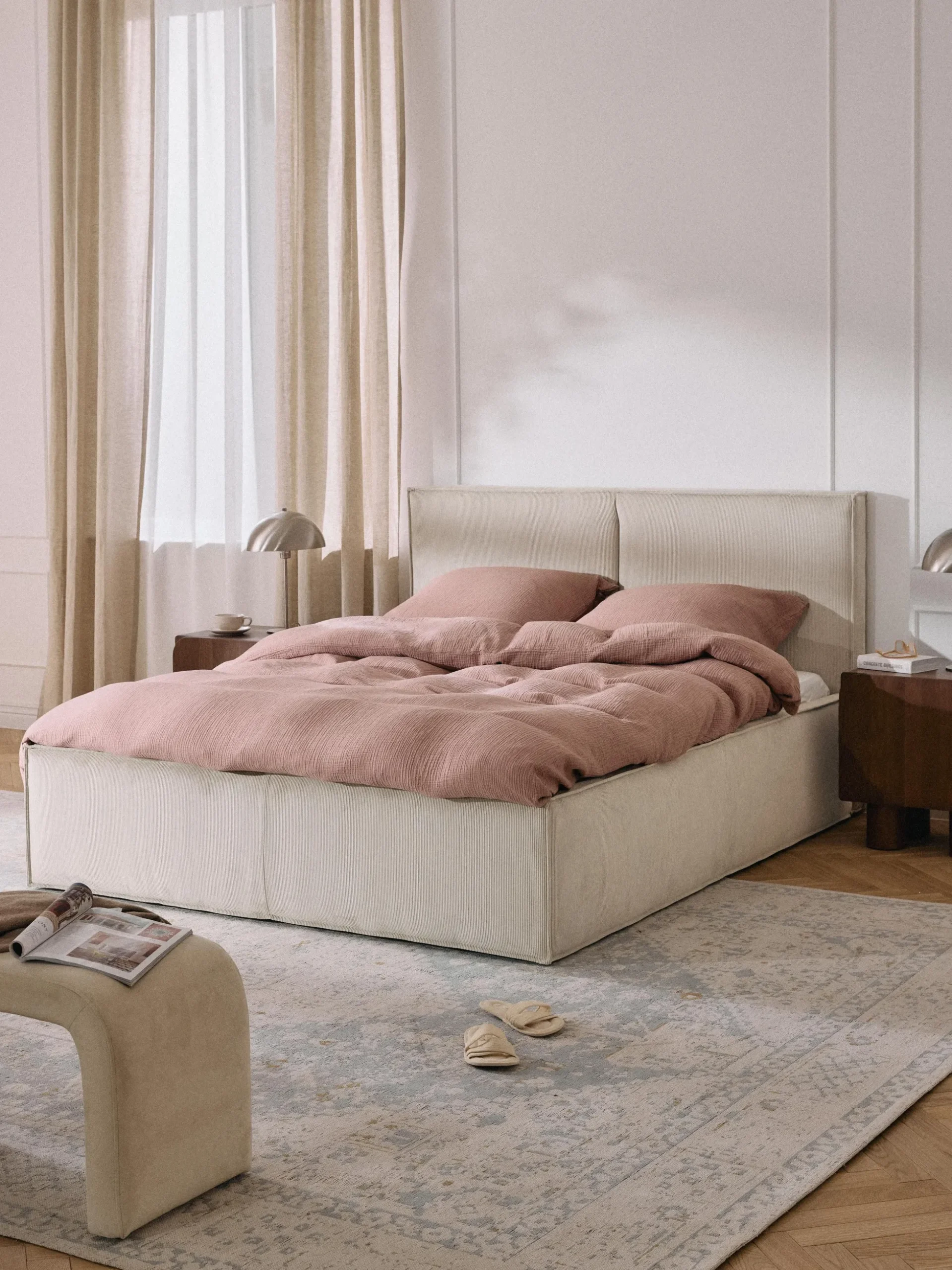Letto imbottito in velluto a coste Dream
