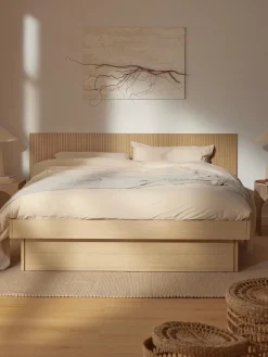 Letto in legno con testiera e vano contenitore Sato