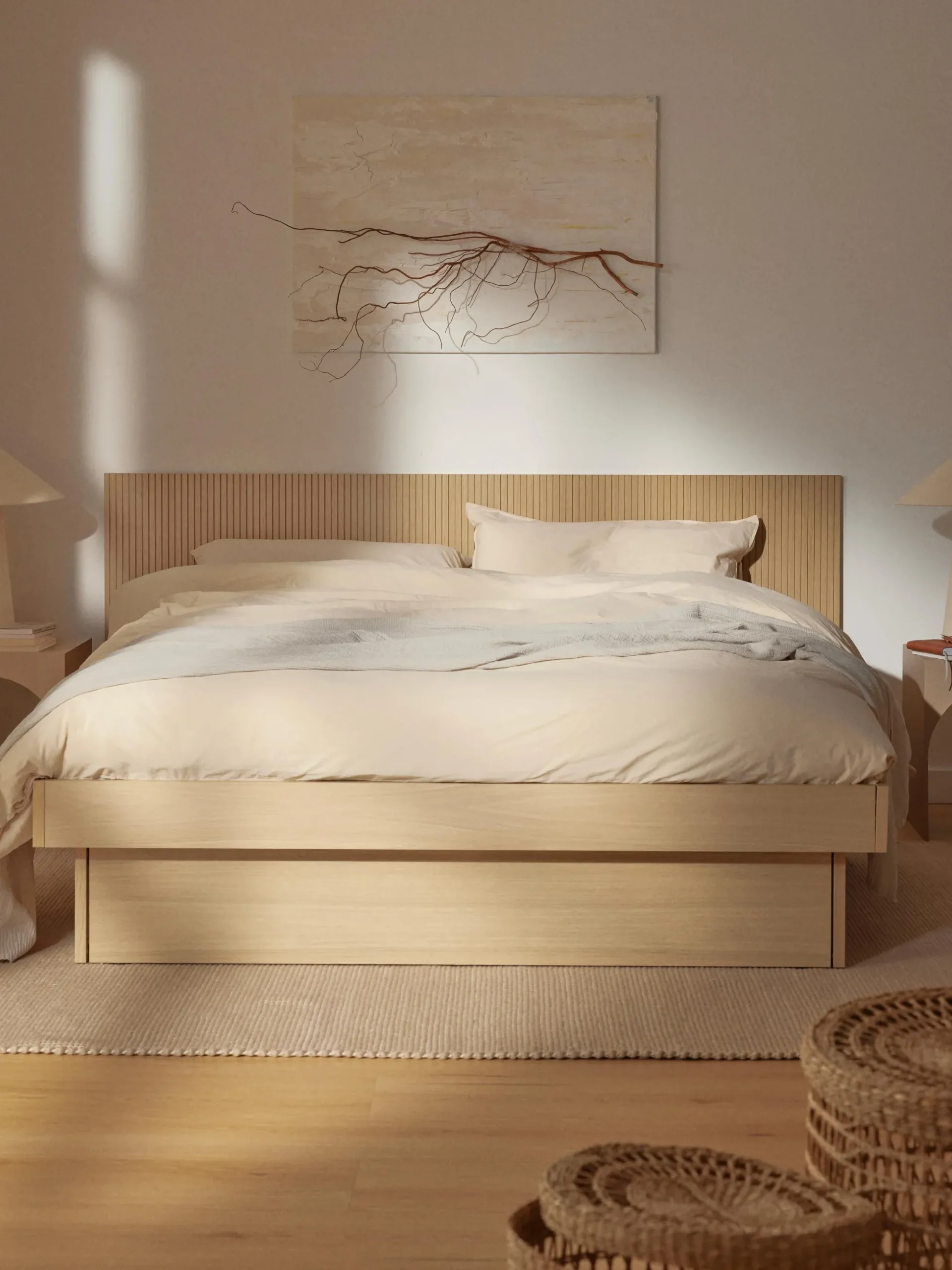 Letto in legno con testiera e vano contenitore Sato
