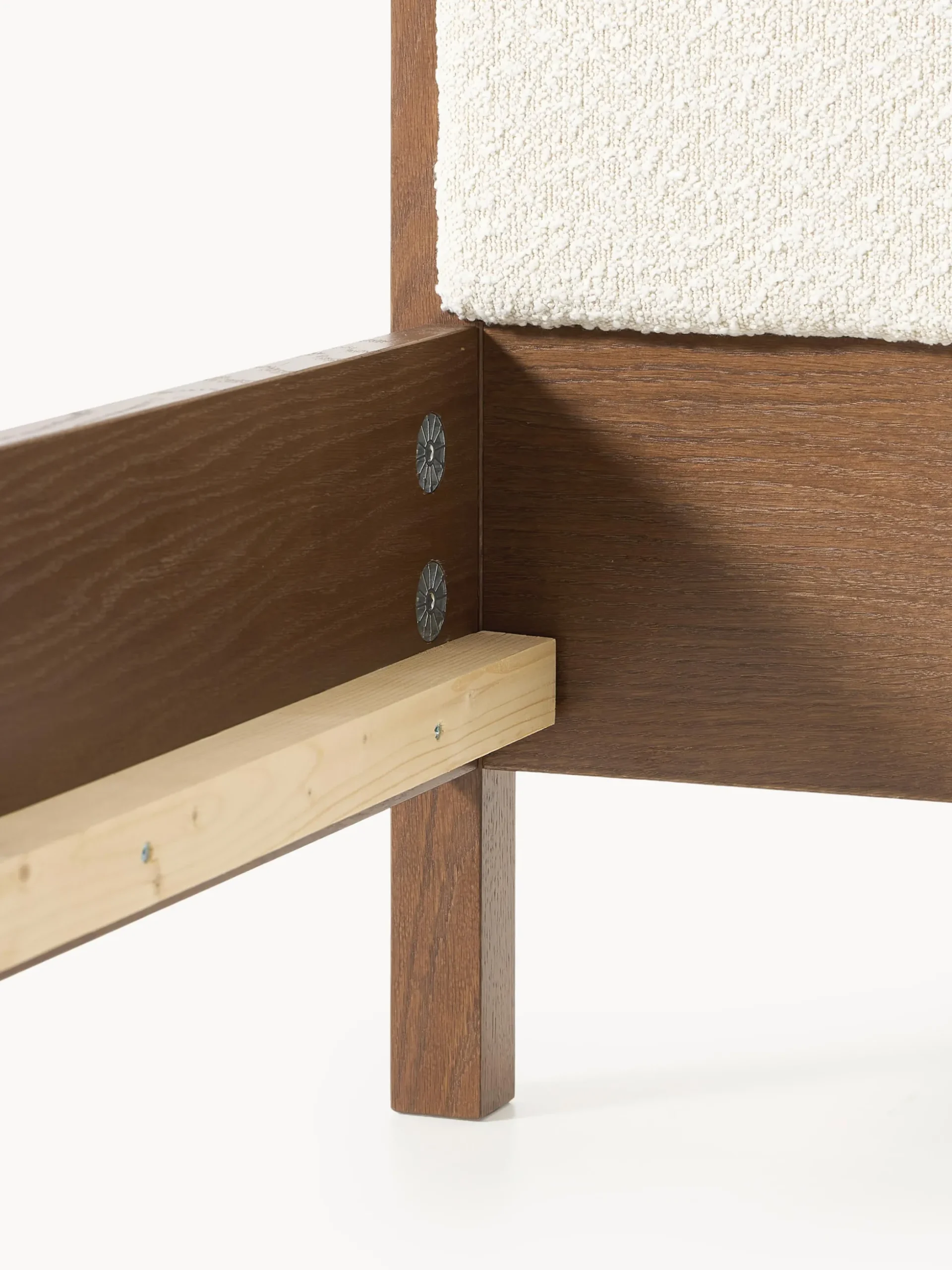 Letto in legno con testiera in bouclé Jones