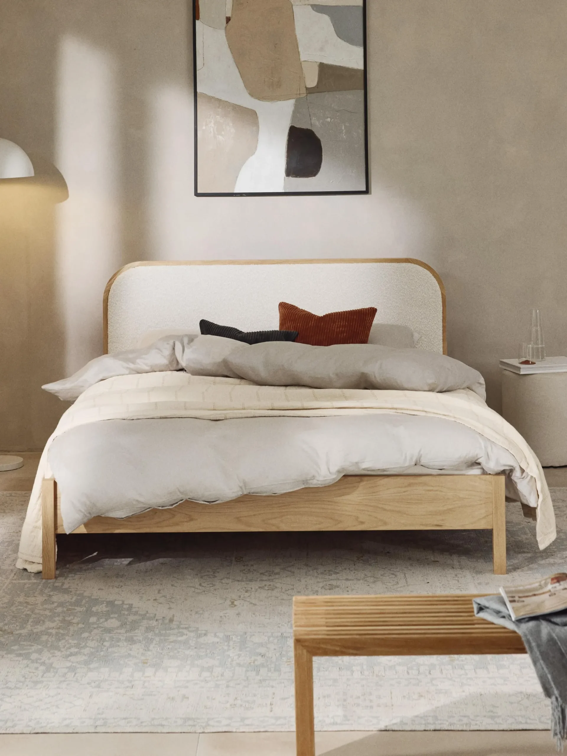 Letto in legno con testiera in bouclé Jones