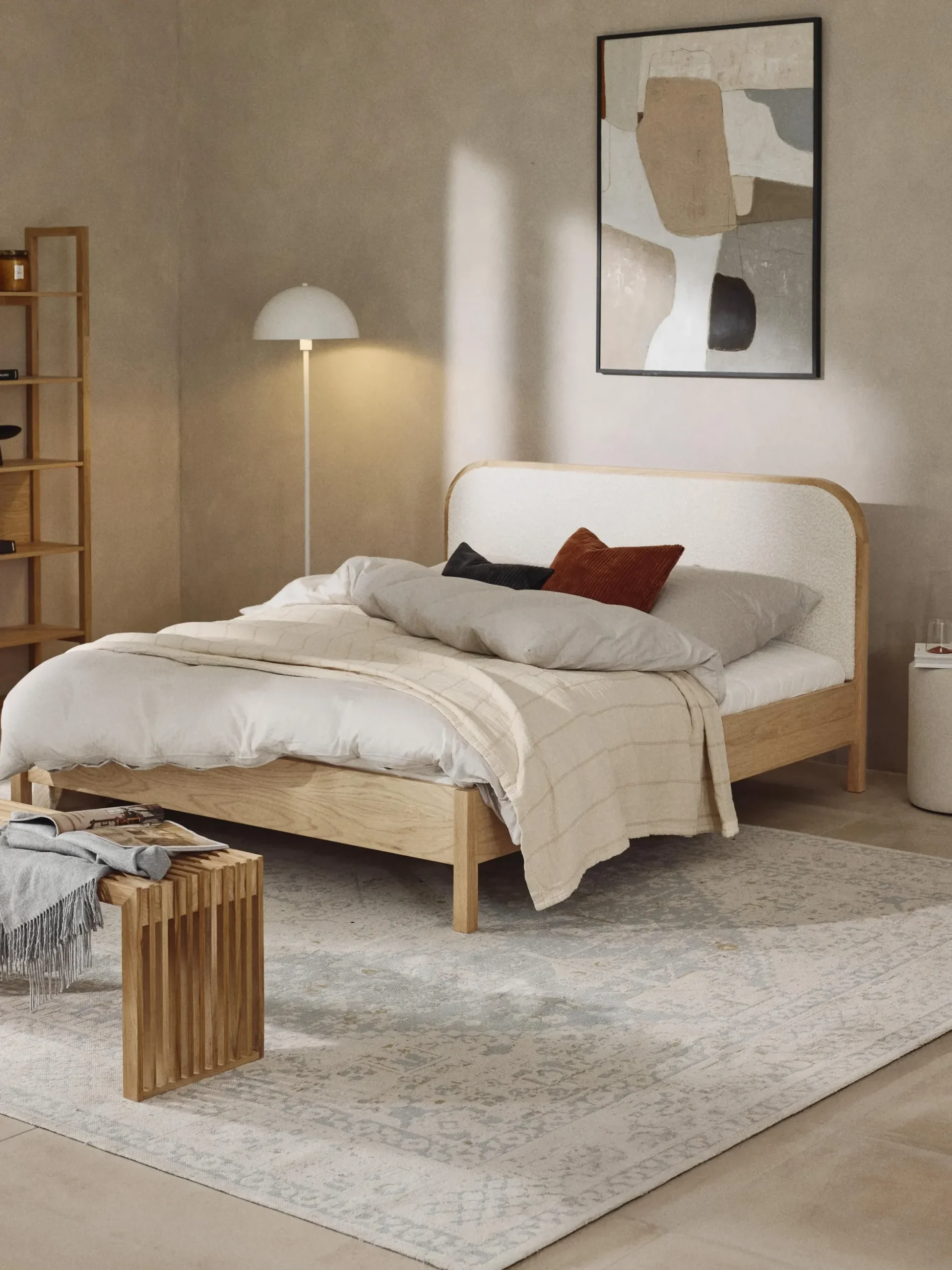 Letto in legno con testiera in bouclé Jones