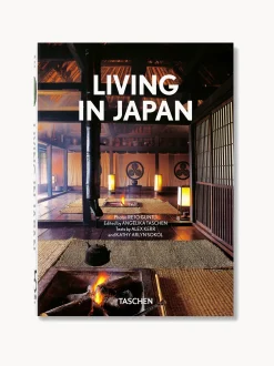 Libro illustrato: Living in Japan. 45th Ed.