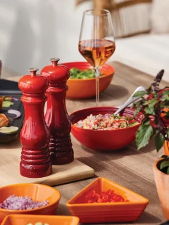 Macinapepe con macinino in ceramica Creuset