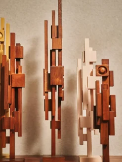 Oggetto decorativo fatto a mano in legno di teak Skyline