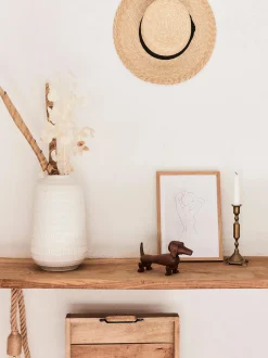 Oggetto decorativo in legno di noce fatto a mano Dog
