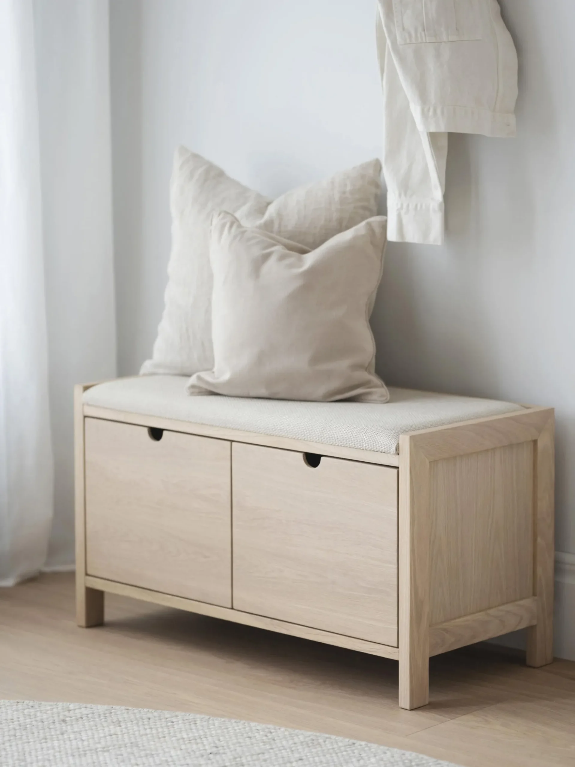Panca contenitore imbottita in legno Hillmond