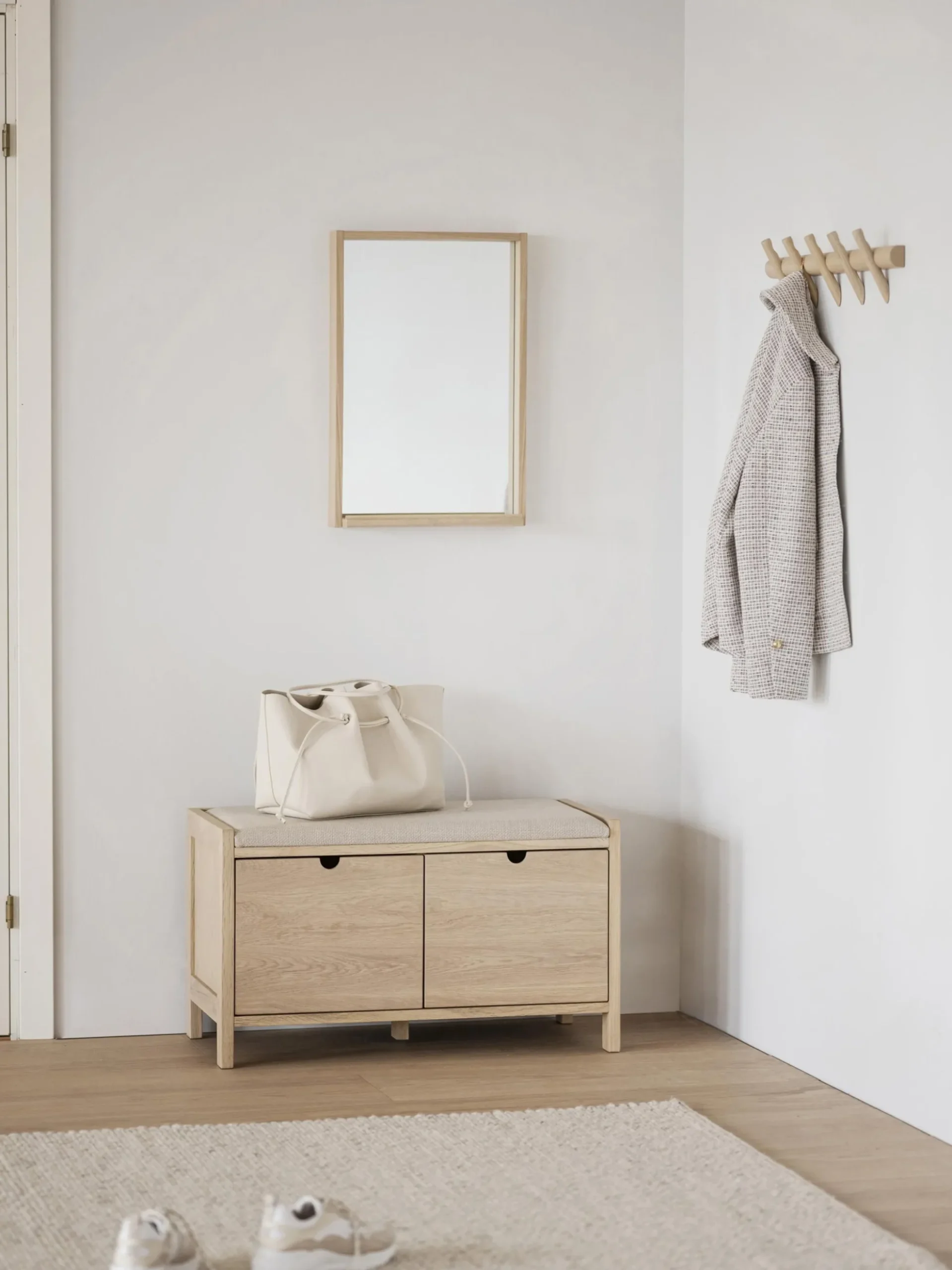Panca contenitore imbottita in legno Hillmond