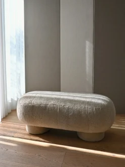 Panca fatta a mano con rivestimento in pelle di pecora Big
