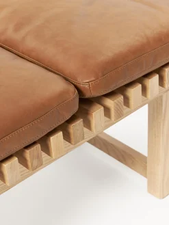 Panca in legno di frassino con cuscino in pelle Sora
