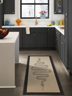 Passatoia a pelo corto lavabile Venom by Jonathan Adler
