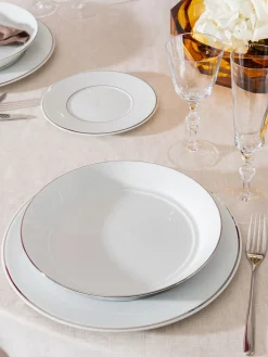 Piatti fondi fatti a mano in porcellana con bordo in platino dipinto a mano Vitruv 2 pz