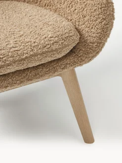 Poltrona in teddy con gambe in legno Wing