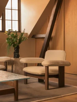 Poltrona lounge in lana e legno di quercia Brasilia