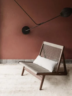 Poltrona lounge fatta a mano in legno di noce con cuscino MR01 Initial
