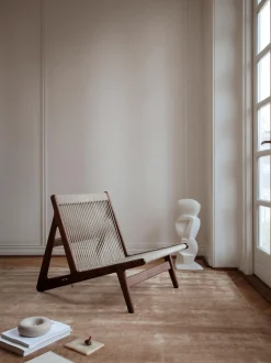 Poltrona lounge fatta a mano in legno di noce con cuscino MR01 Initial