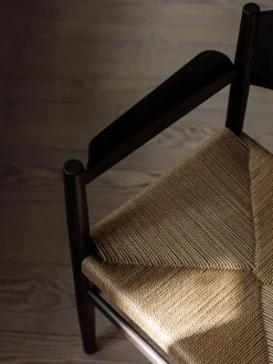 Poltroncina con braccioli seduta intrecciata Nestor