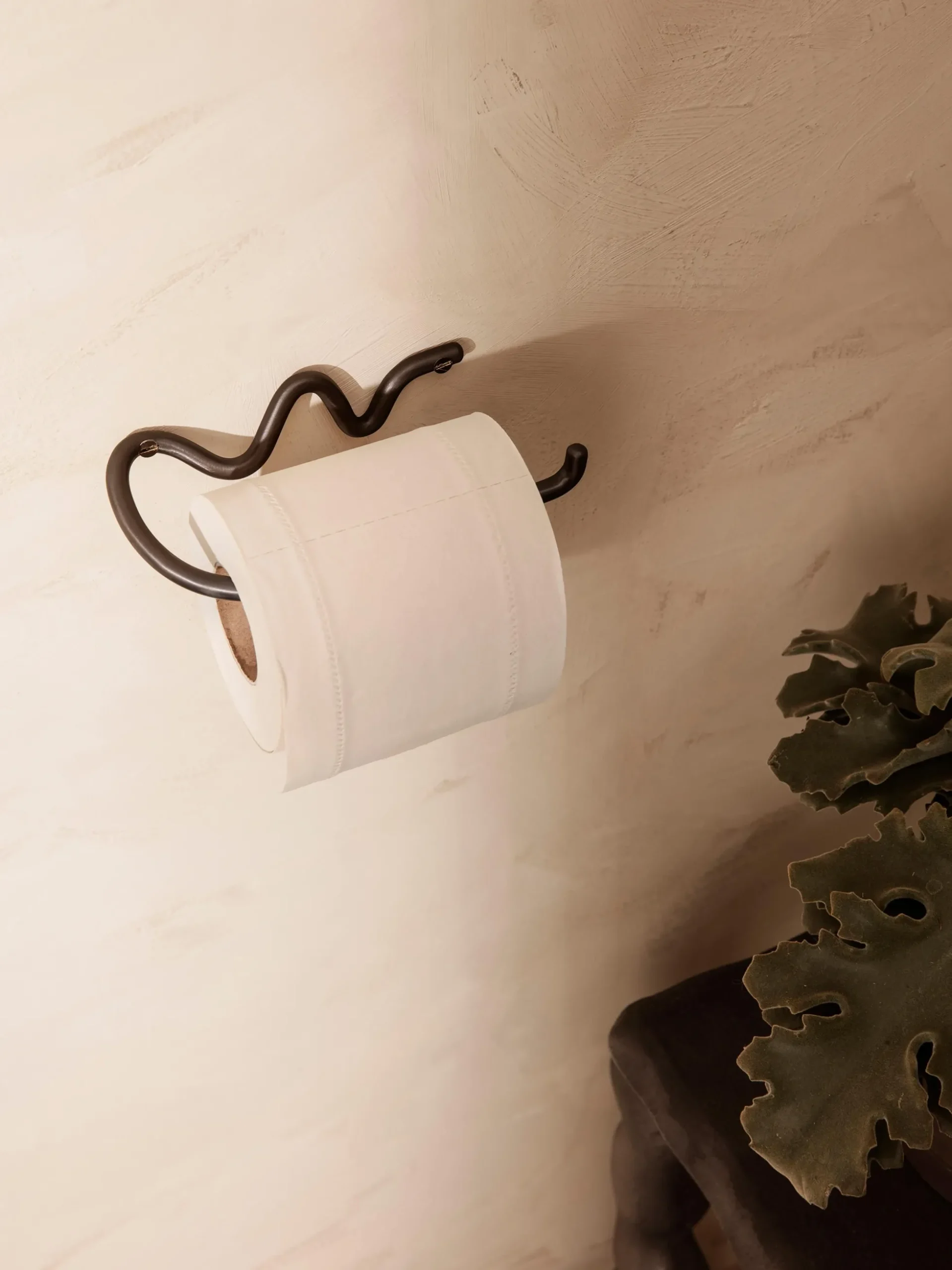 Porta carta igienica da parete in metallo fatto a mano Curvature