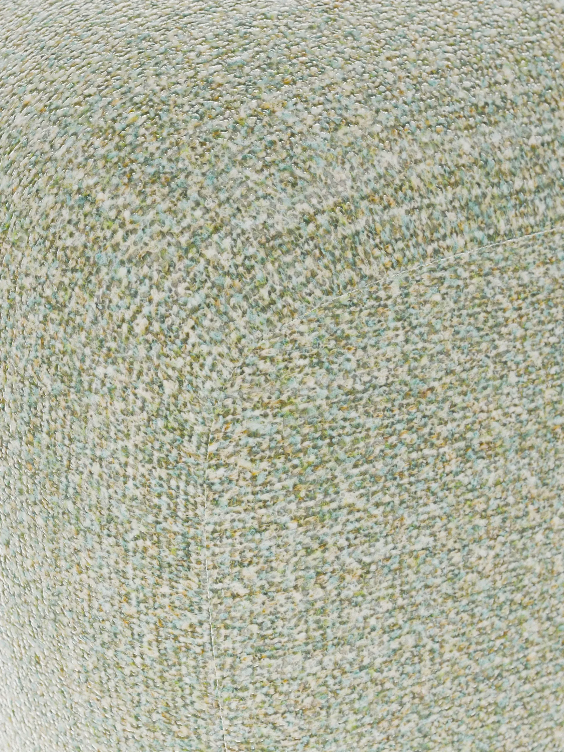 Pouf alto in bouclé Wolke