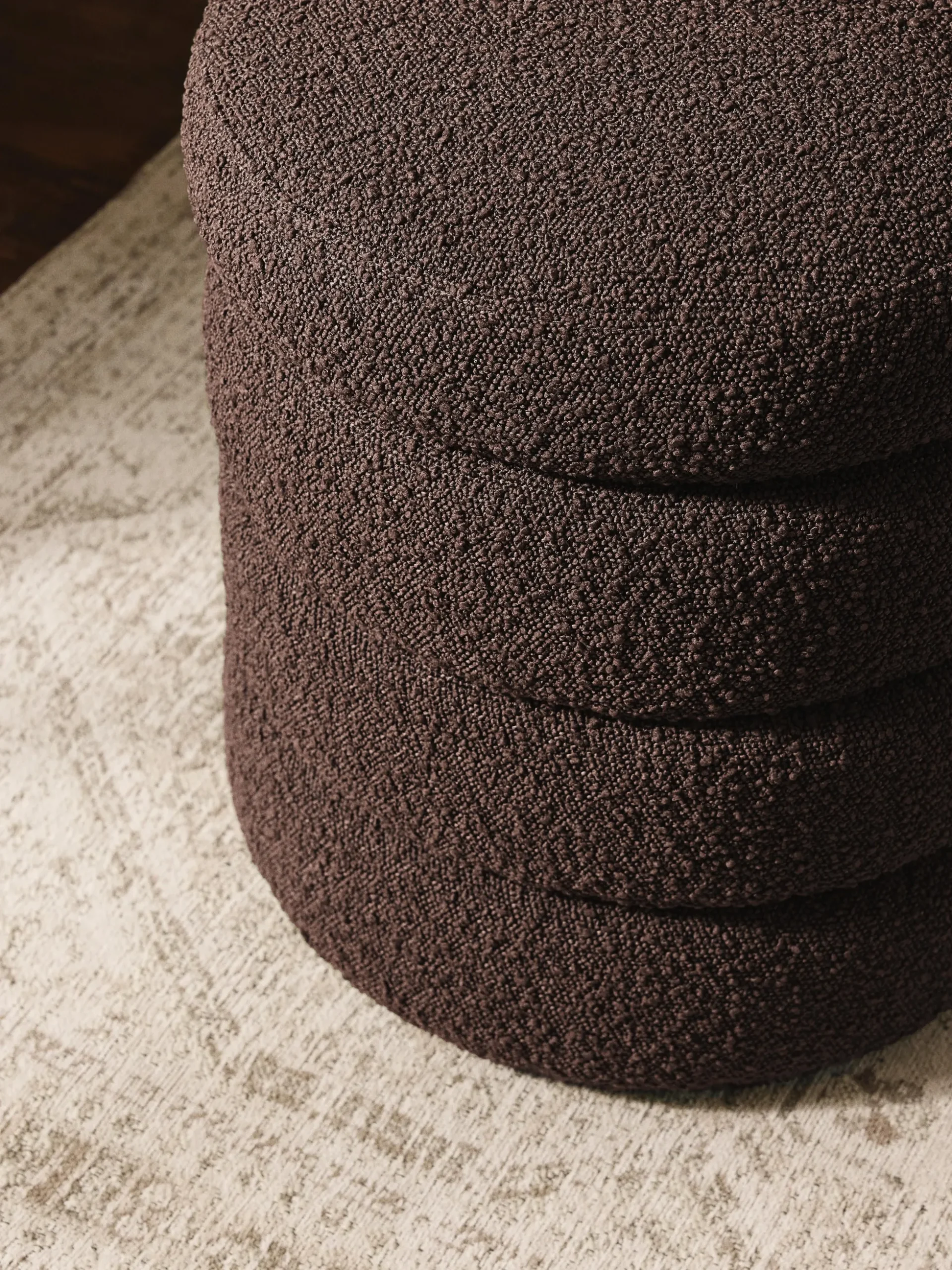 Pouf contenitore imbottito in bouclé Alto