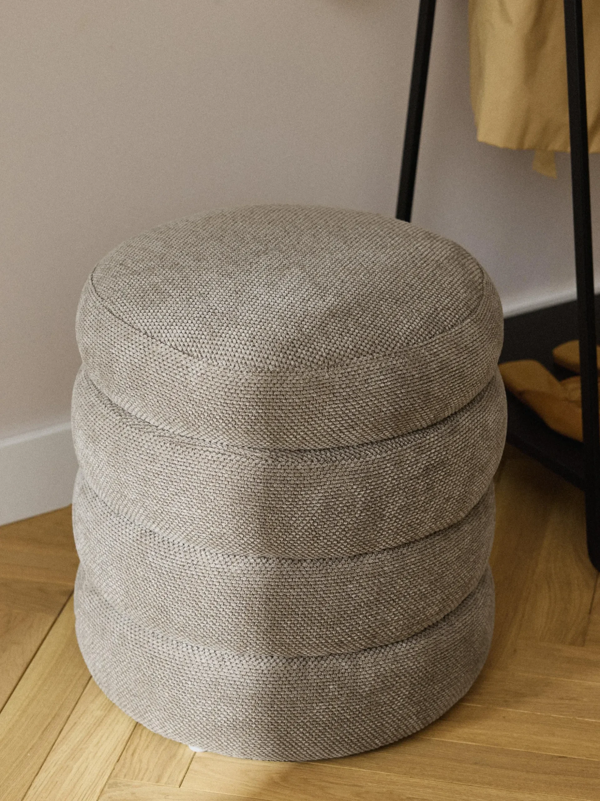 Pouf imbottito con contenitore Alto