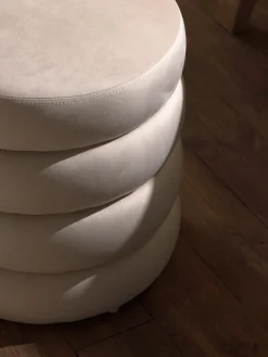 Pouf imbottito in velluto Alto