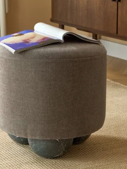 Pouf imbottito con piedini a sfera effetto marmo Lino