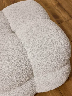 Pouf imbottito in bouclé Ellie