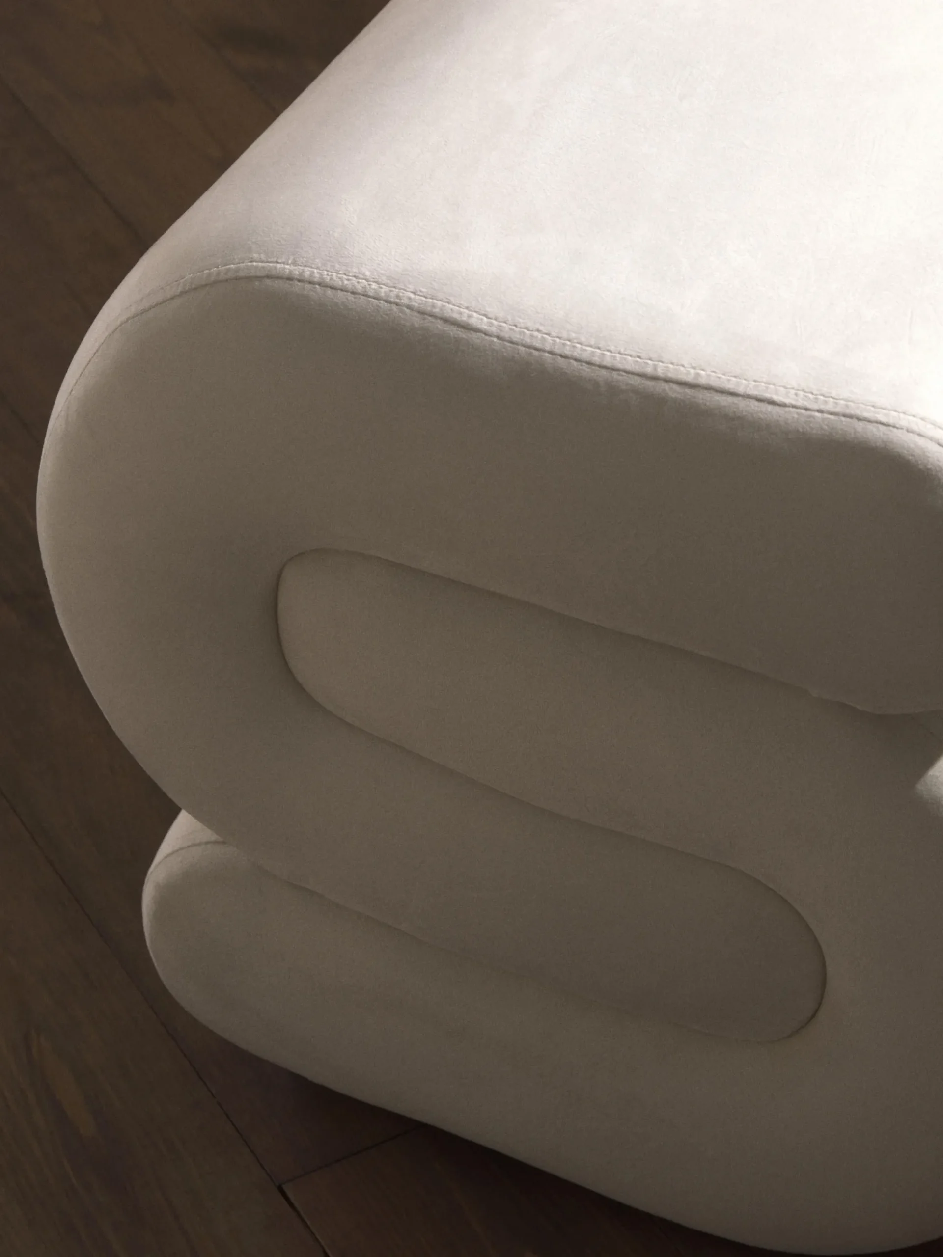 Pouf imbottito in velluto Merle