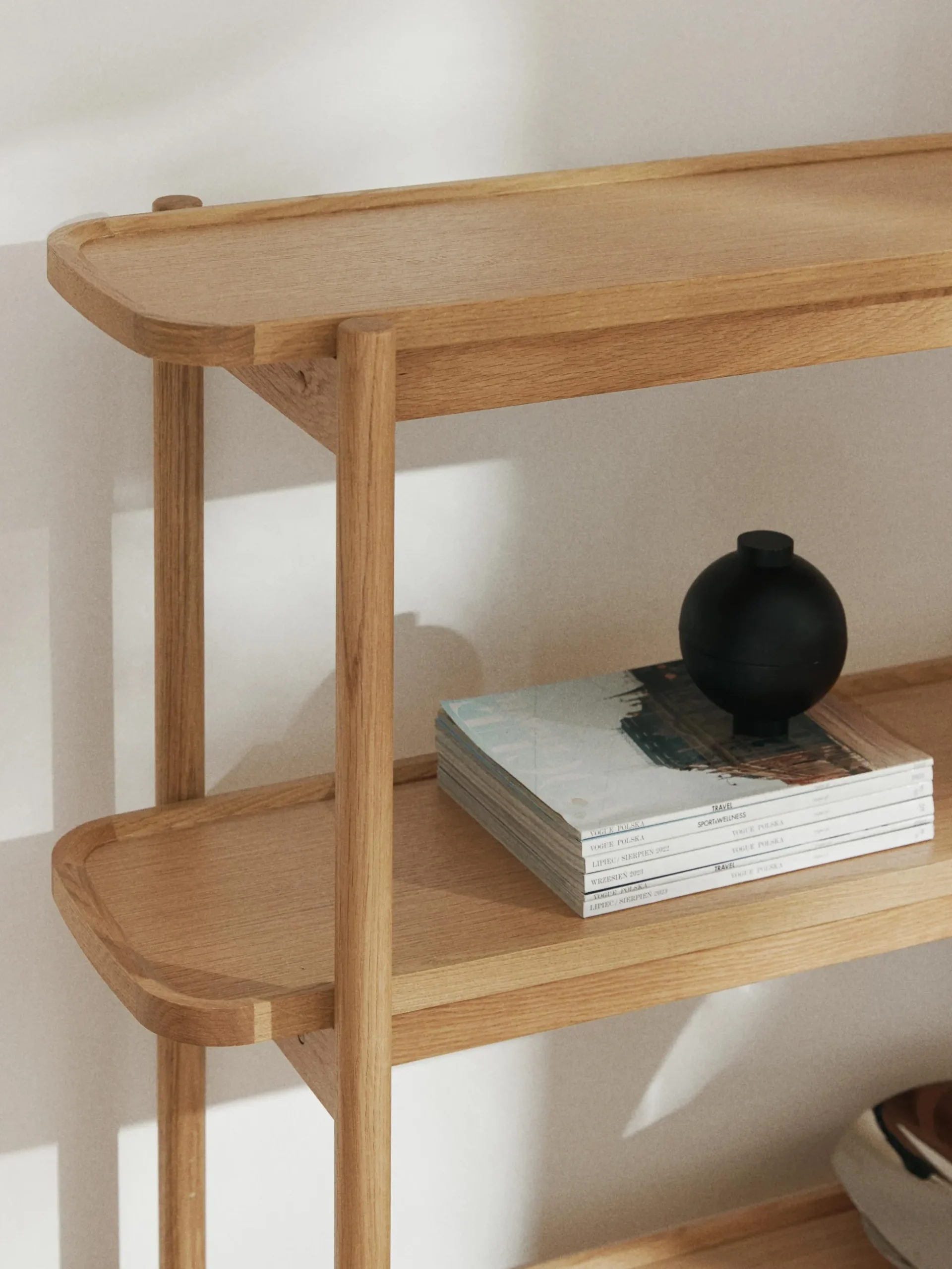 Scaffale basso in legno Libby