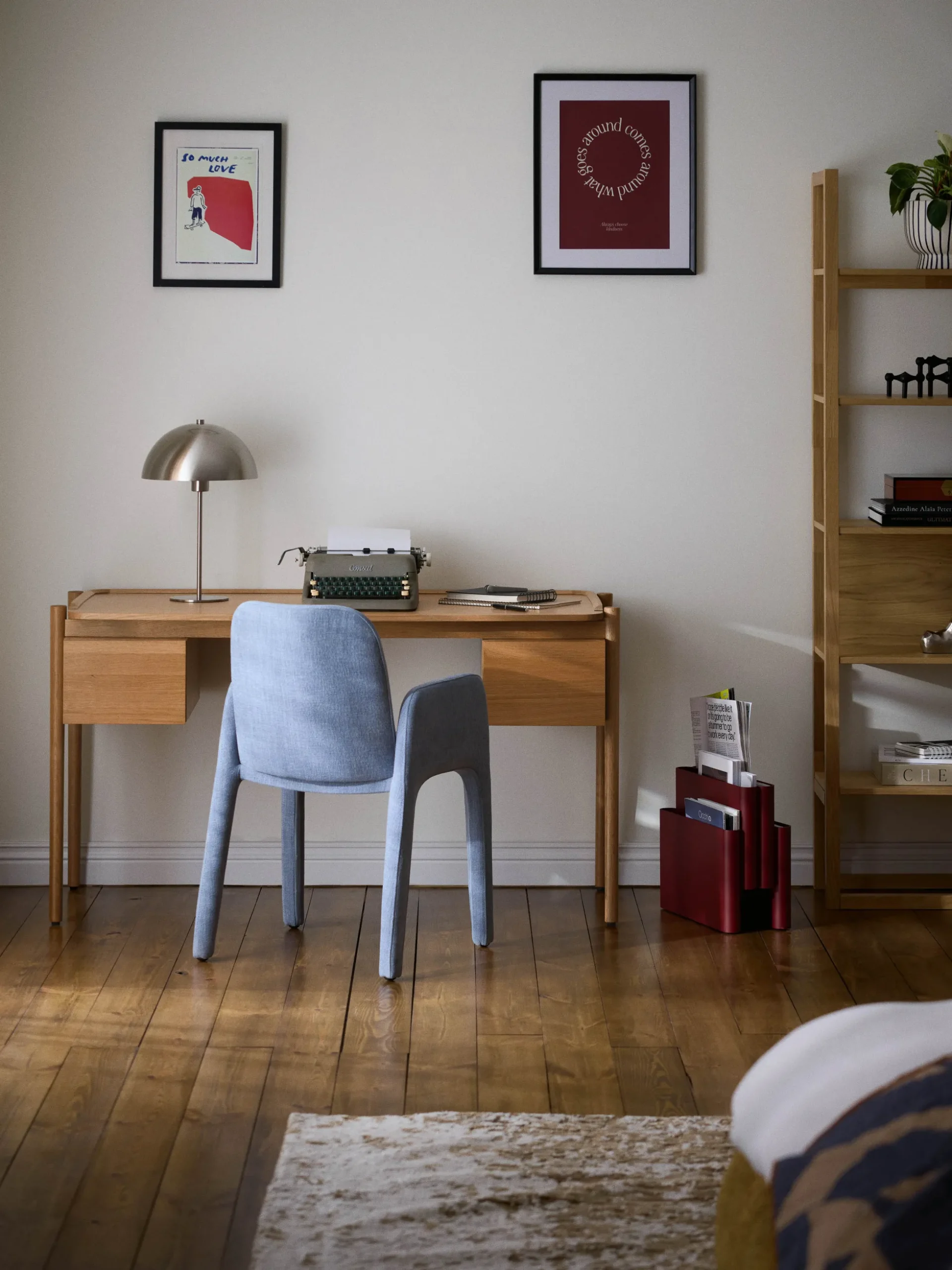 Scrivania in legno con cassetti Libby