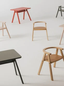 Scrivania per bambini in legno di faggio Growing Green