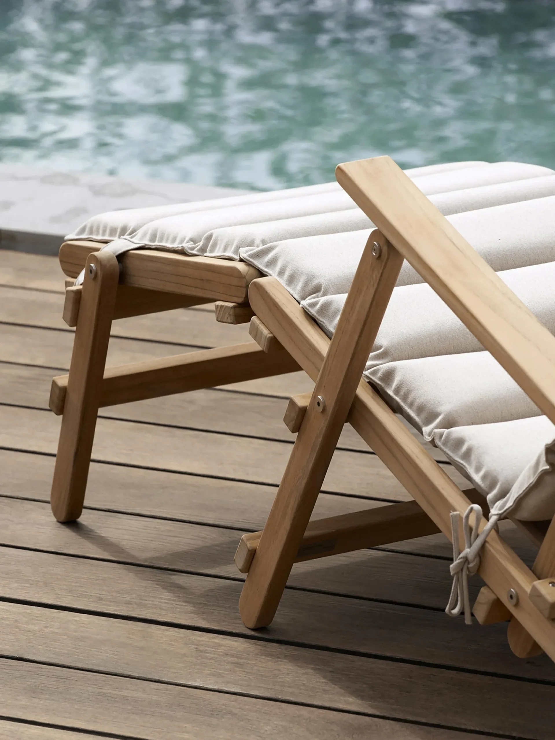 Sedia a sdraio pieghevole in legno di teak BM5565