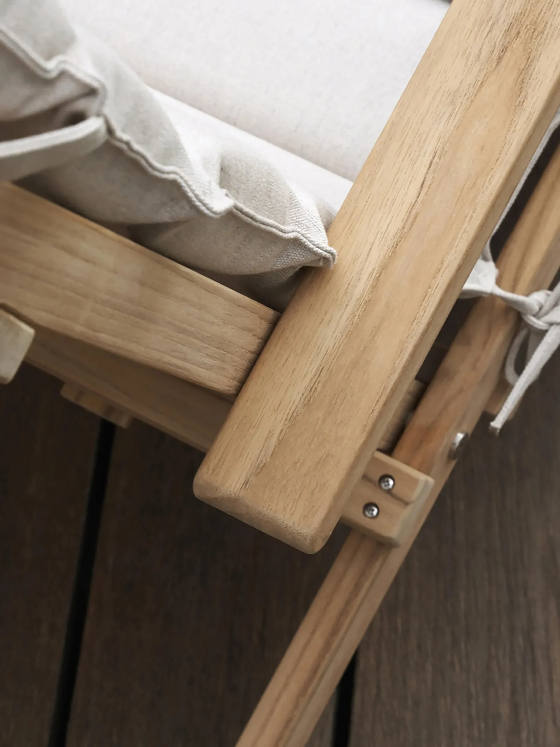 Sedia a sdraio pieghevole in legno di teak BM5565